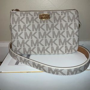 BRAND NEW Michael Kors Fanny Pack